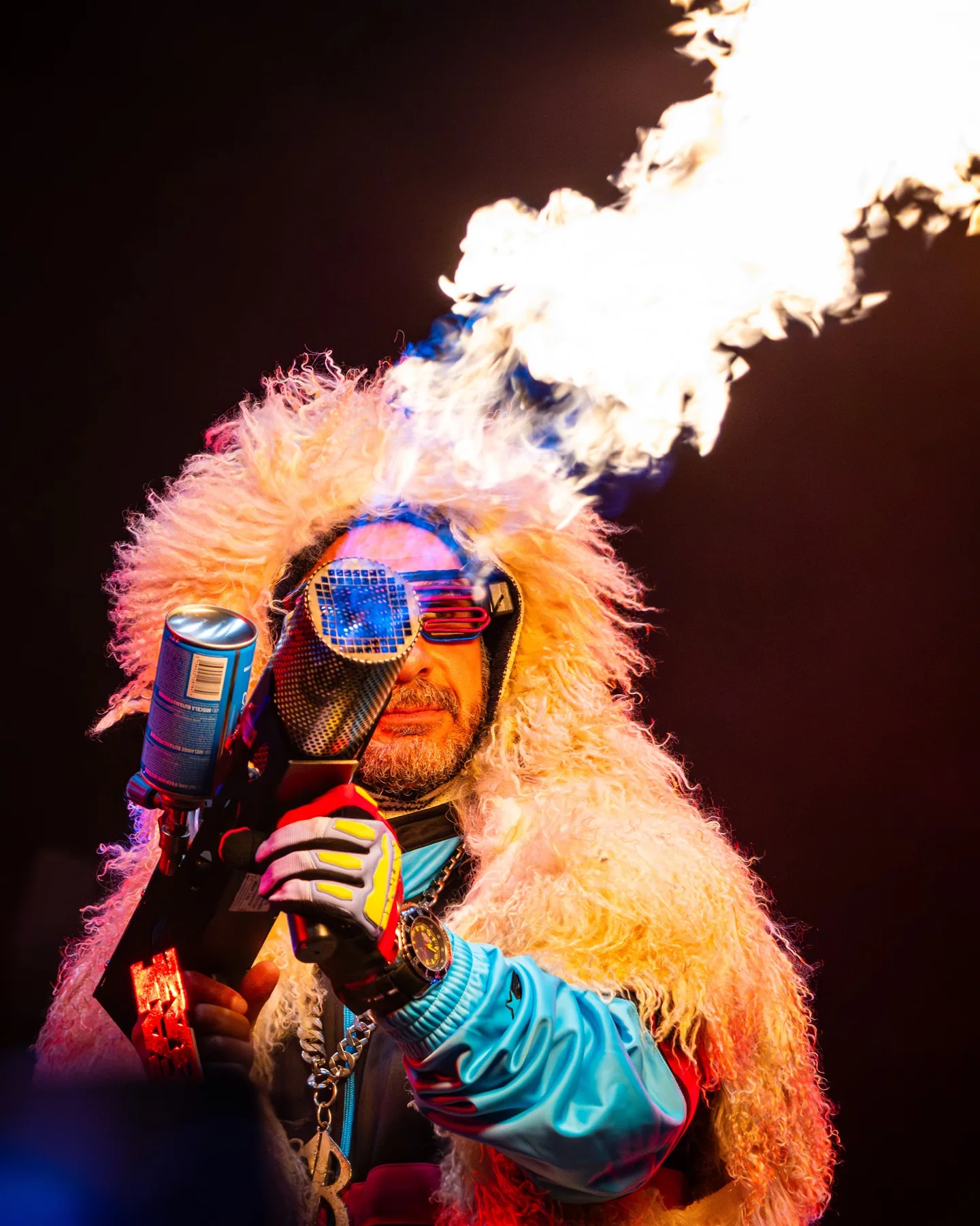 Un spectacle de flammes sur scène — Yellow Festival 2026